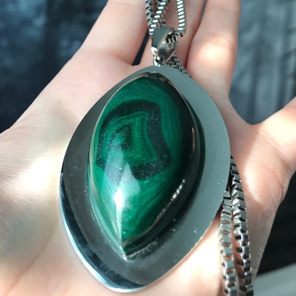 Evil Pawn Jewelry Fyglia Necklace in Malachite - Picture 6 of 6